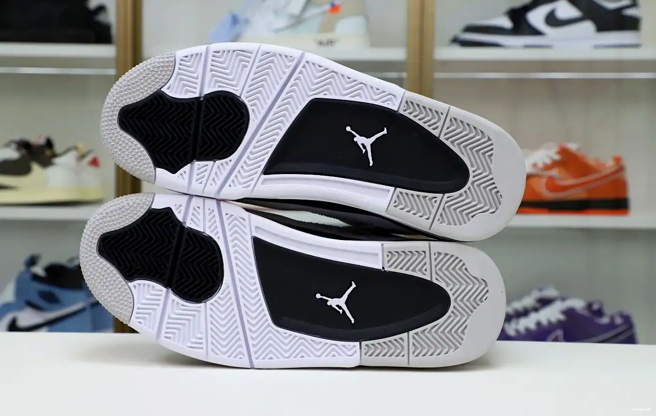4 MILITARY JORDAN BLACK AIR 0326